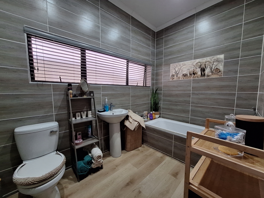 4 Bedroom Property for Sale in Memel Free State